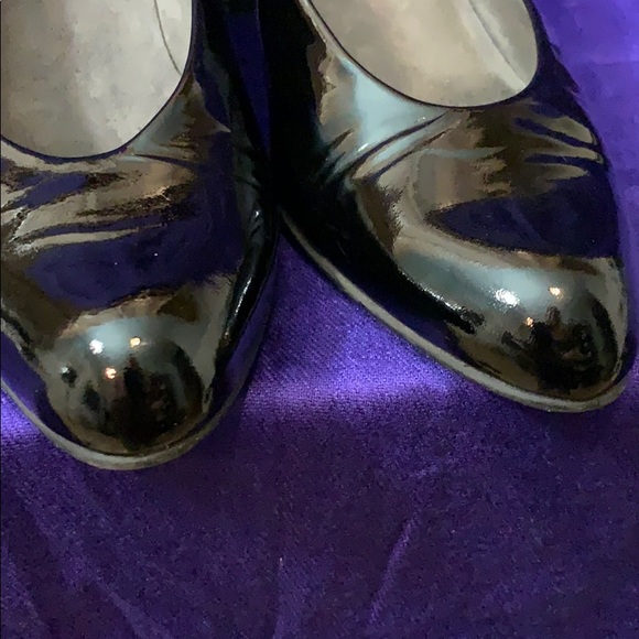 Stuart Weitzman black patent leather heels - Picture 2 of 6